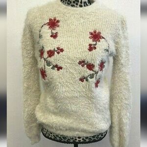 WOVEN‎ HEART CREAM SWEATER..SIZE MEDIUM